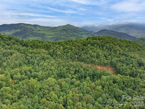 21 Long Winding RD #4,5, Sylva, NC 28779