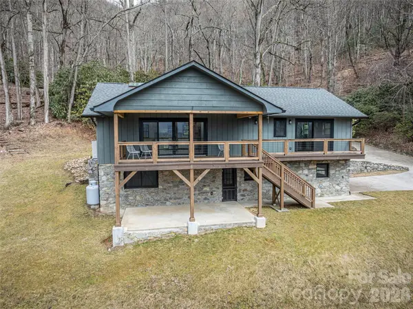 453 Friendly Acres DR, Waynesville, NC 28786
