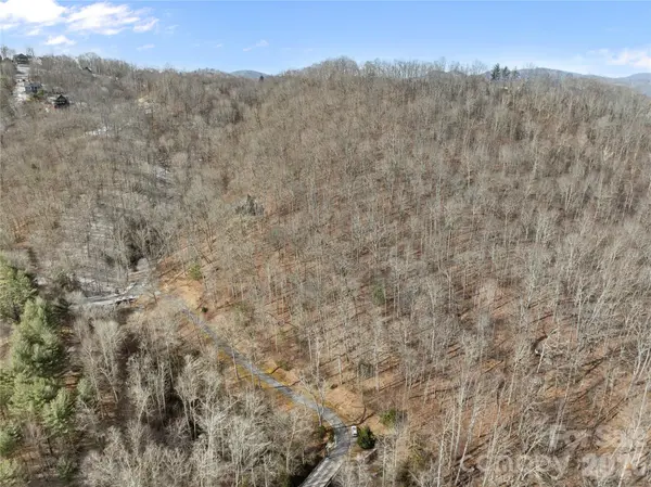 1 bridgestone DR, Glenville, NC 28736