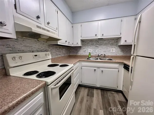 427 6th AVE W #A-2, Hendersonville, NC 28739