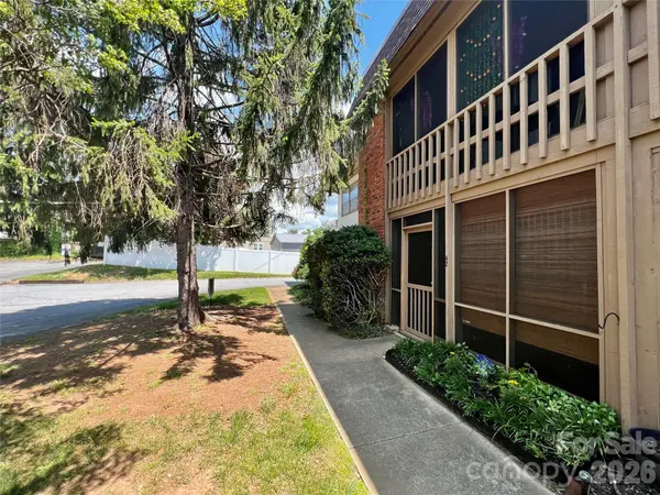 427 6th AVE W #A-2, Hendersonville, NC 28739
