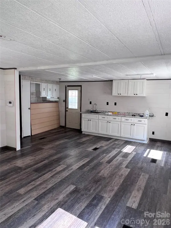 150 Piney Ridge DR, Hendersonville, NC 28791