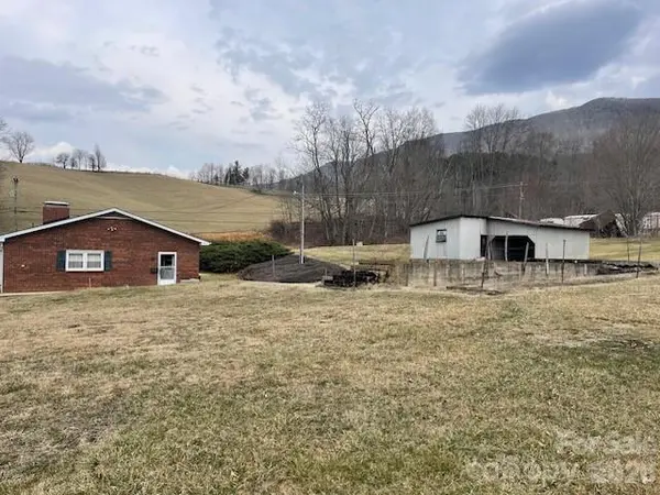 325 Tater Hill RD, Zionville, NC 28698