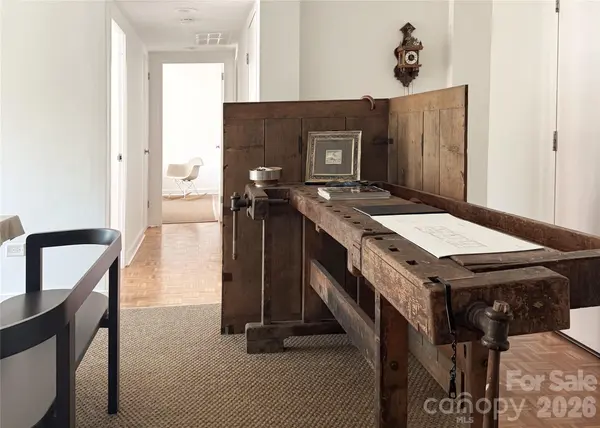 1300 Queens RD, Charlotte, NC 28207