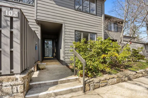 102 Crowfields DR, Asheville, NC 28803