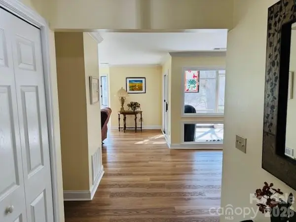 121 Burning Tree LN #121, Flat Rock, NC 28731