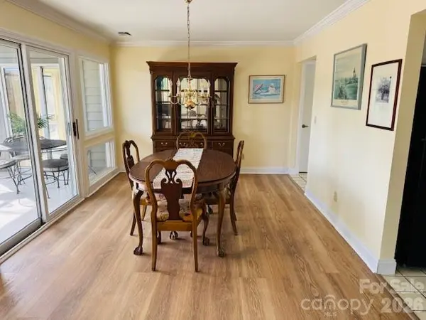 121 Burning Tree LN #121, Flat Rock, NC 28731