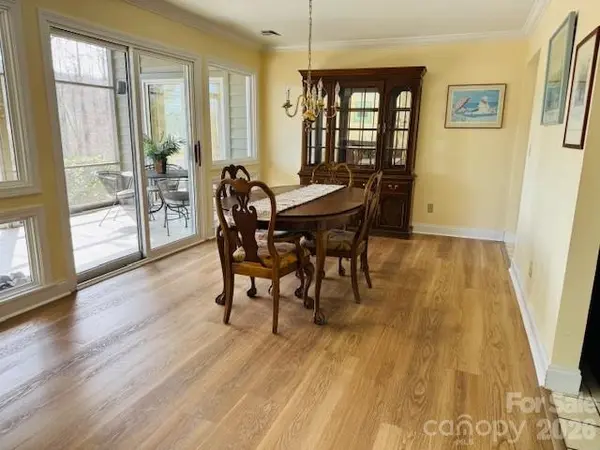 121 Burning Tree LN #121, Flat Rock, NC 28731