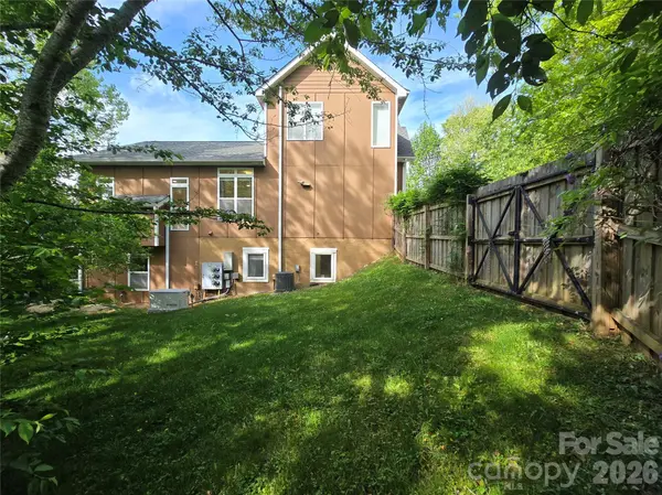 73 Dalya RD, Swannanoa, NC 28778