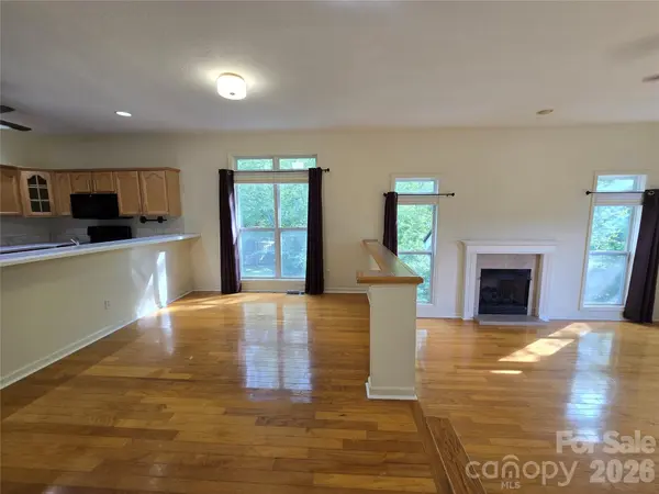 73 Dalya RD, Swannanoa, NC 28778