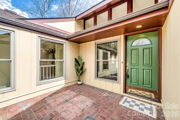 63 Pinecroft RD, Asheville, NC 28804