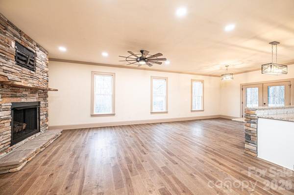 1610 Summerlin PL, Newton, NC 28658