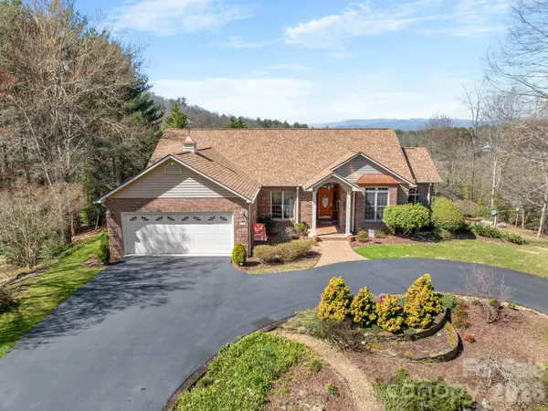17 Ashton Forest CT, Hendersonville, NC 28739