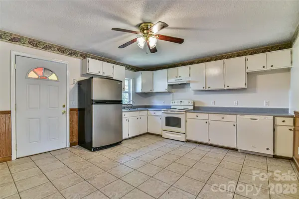 12 Moody ST, Candler, NC 28715