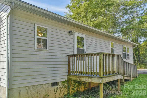 12 Moody ST, Candler, NC 28715