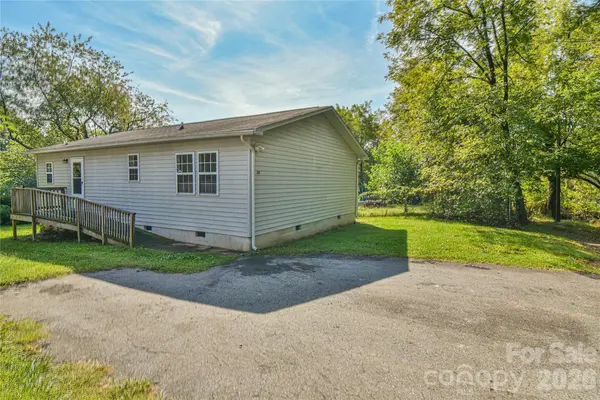 12 Moody ST, Candler, NC 28715