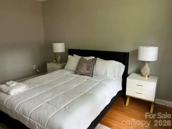 2205 Thurmond PL, Charlotte, NC 28205