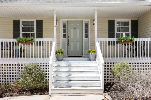 8 Fiver LN, Asheville, NC 28803