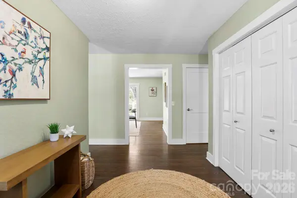 8 Fiver LN, Asheville, NC 28803