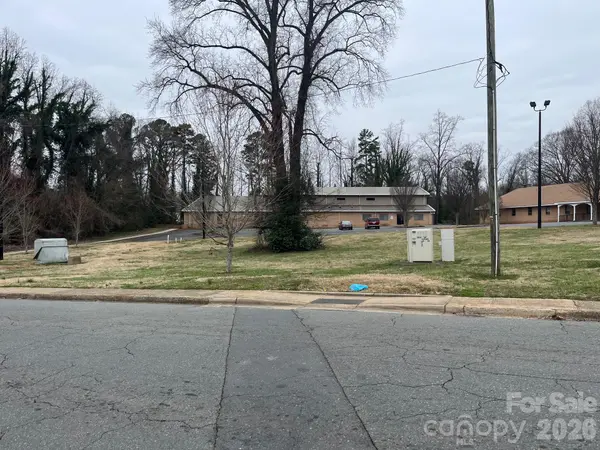 2670 Dr Carver RD, Charlotte, NC 28208
