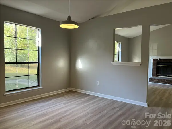 5830 Stone Bluff CT, Charlotte, NC 28214