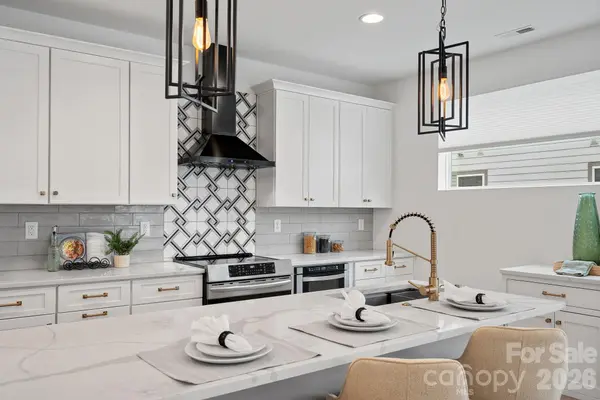 306 Wesley Heights WAY, Charlotte, NC 28208