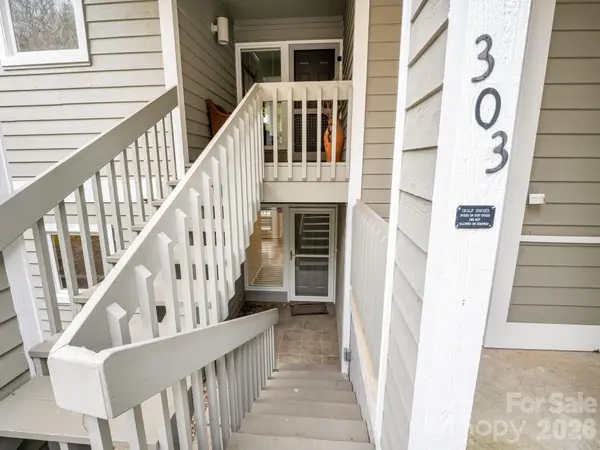 303 Golfside DR, Flat Rock, NC 28731