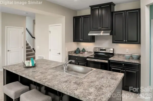 2063 Fernway DR, Charlotte, NC 28216