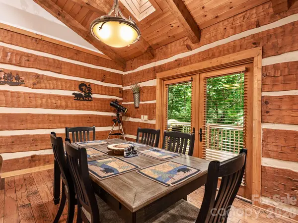 37 Grinnin Sun RD, Burnsville, NC 28714