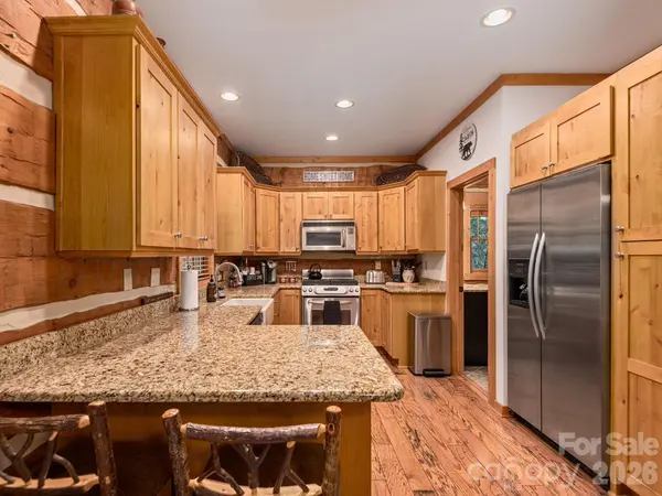 37 Grinnin Sun RD, Burnsville, NC 28714