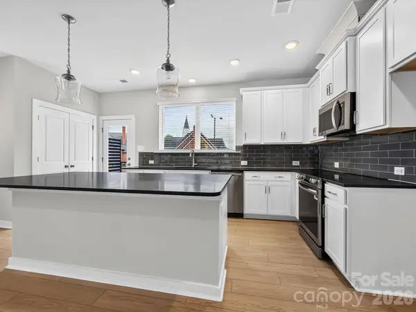 1128 Bismuth LN, Charlotte, NC 28211