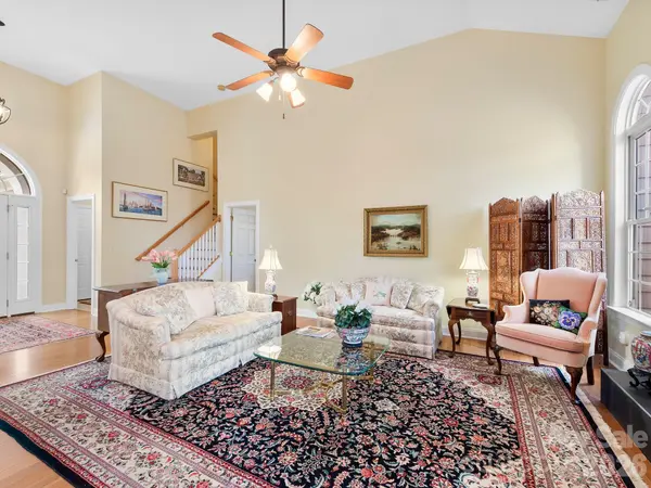 5 Timber Moss DR #8 & 9, Asheville, NC 28804