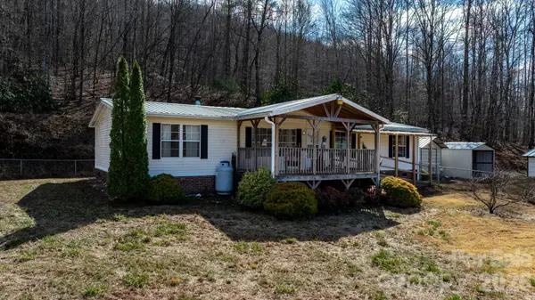 1922 Zacks Fork RD, Lenoir, NC 28645