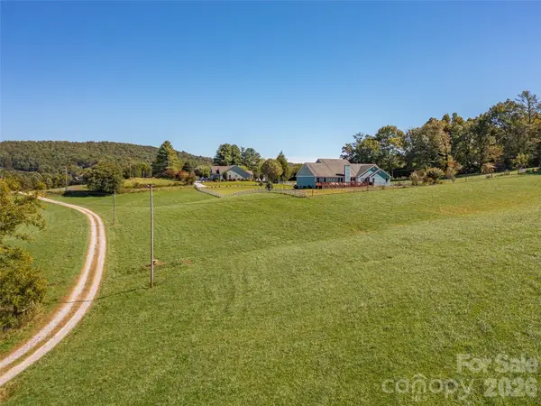 1050 Dale RD, Spruce Pine, NC 28777