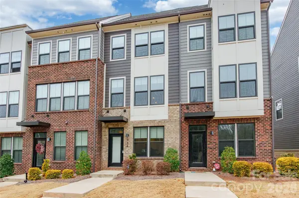 924 Broad River LN, Charlotte, NC 28211
