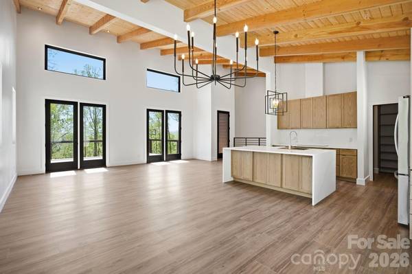 102 Sandpiper Palisades ST, Hendersonville, NC 28792