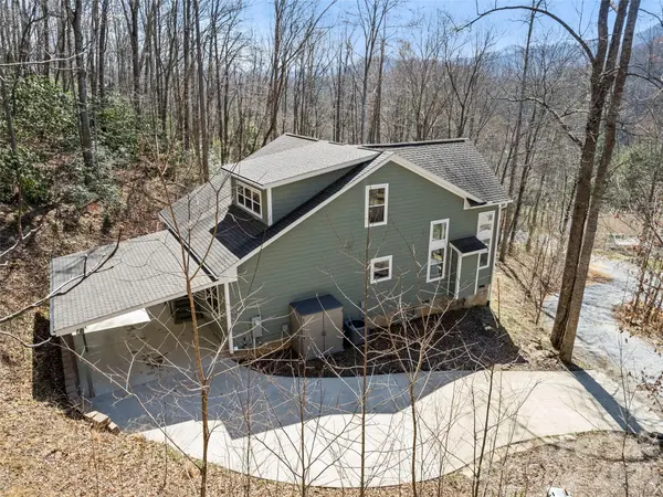 132 Fields DR, Waynesville, NC 28785