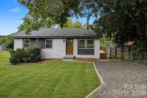 40 Evelake DR, Asheville, NC 28806