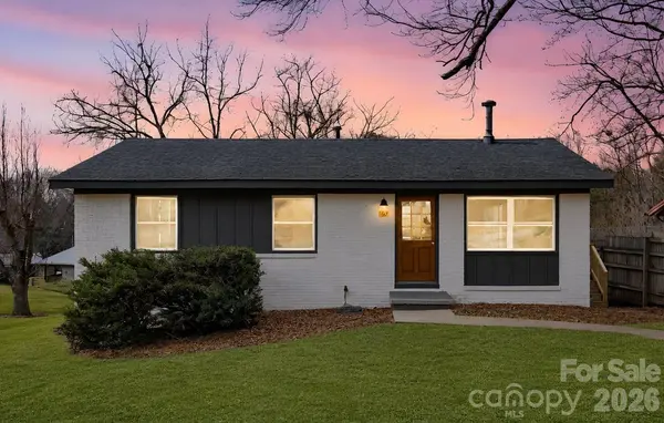40 Evelake DR, Asheville, NC 28806