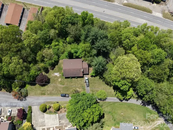 70 Winchester DR, Waynesville, NC 28785