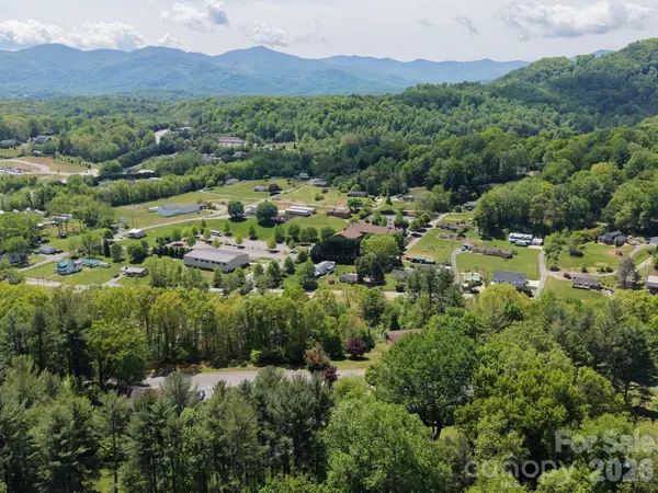 70 Winchester DR, Waynesville, NC 28785