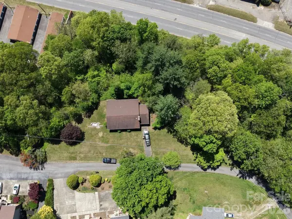 70 Winchester DR, Waynesville, NC 28785