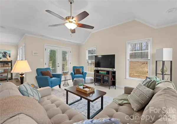 39 Bowen DR, Belmont, NC 28012