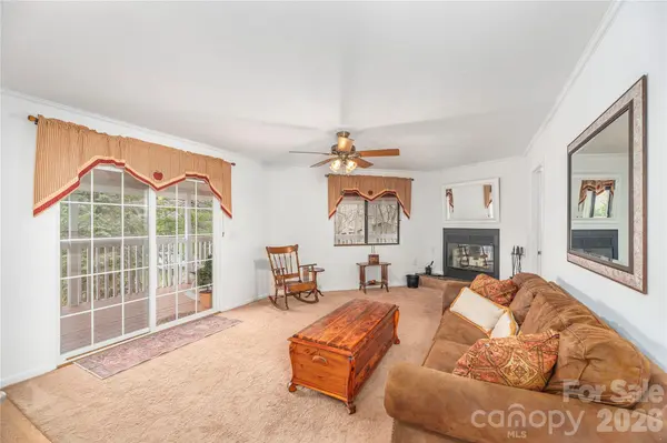 500 Apple Tree CT, Waynesville, NC 28786