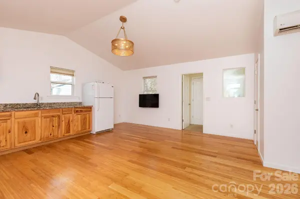 14 Lila LN, Clyde, NC 28721