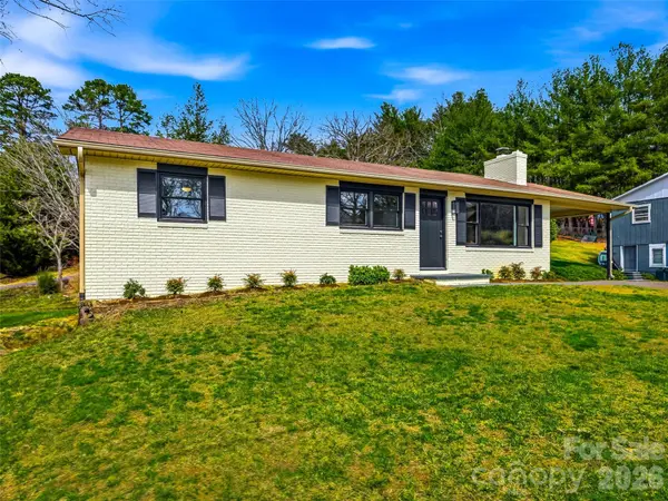 2 Oakland ST, Weaverville, NC 28787