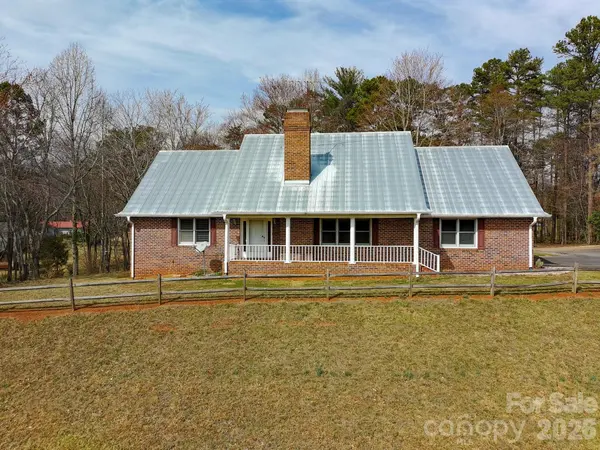 120 Skyline DR, Elkin, NC 28621