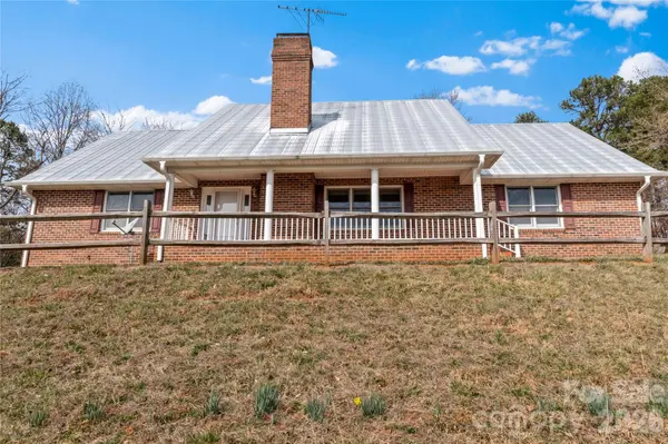 120 Skyline DR, Elkin, NC 28621