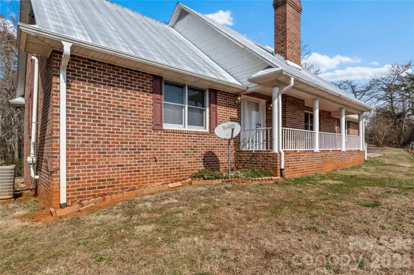 120 Skyline DR, Elkin, NC 28621