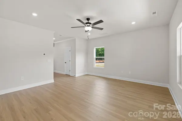 6610 Fairford DR, Charlotte, NC 28215